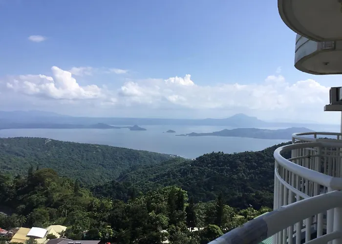 Condo With Free Swimming Pool & Viewing Deck
